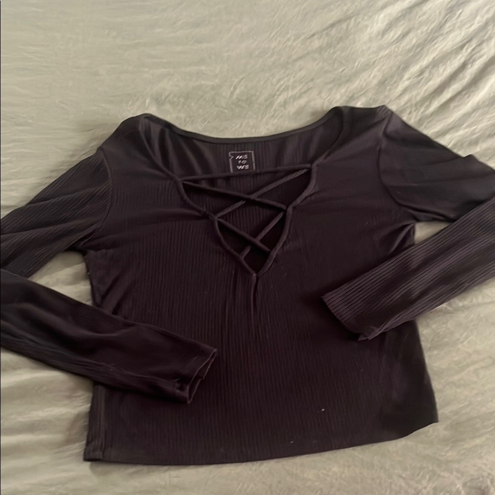 Me to We Black Long Sleeve Fitted Blouse with Cut Out